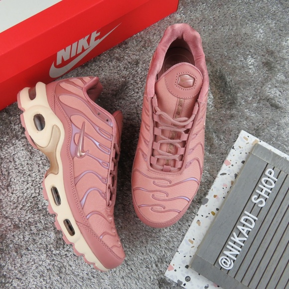 Nike Shoes - Nike Air Max Plus Sneakers